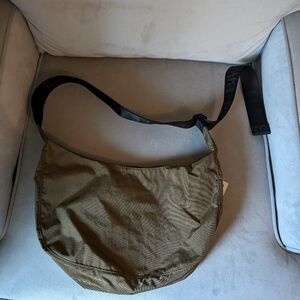 Baggu Medium Crescent Bag in Seaweed